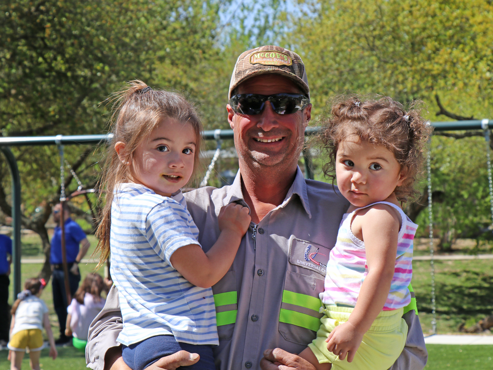 Red Horse Park - Man and Children
